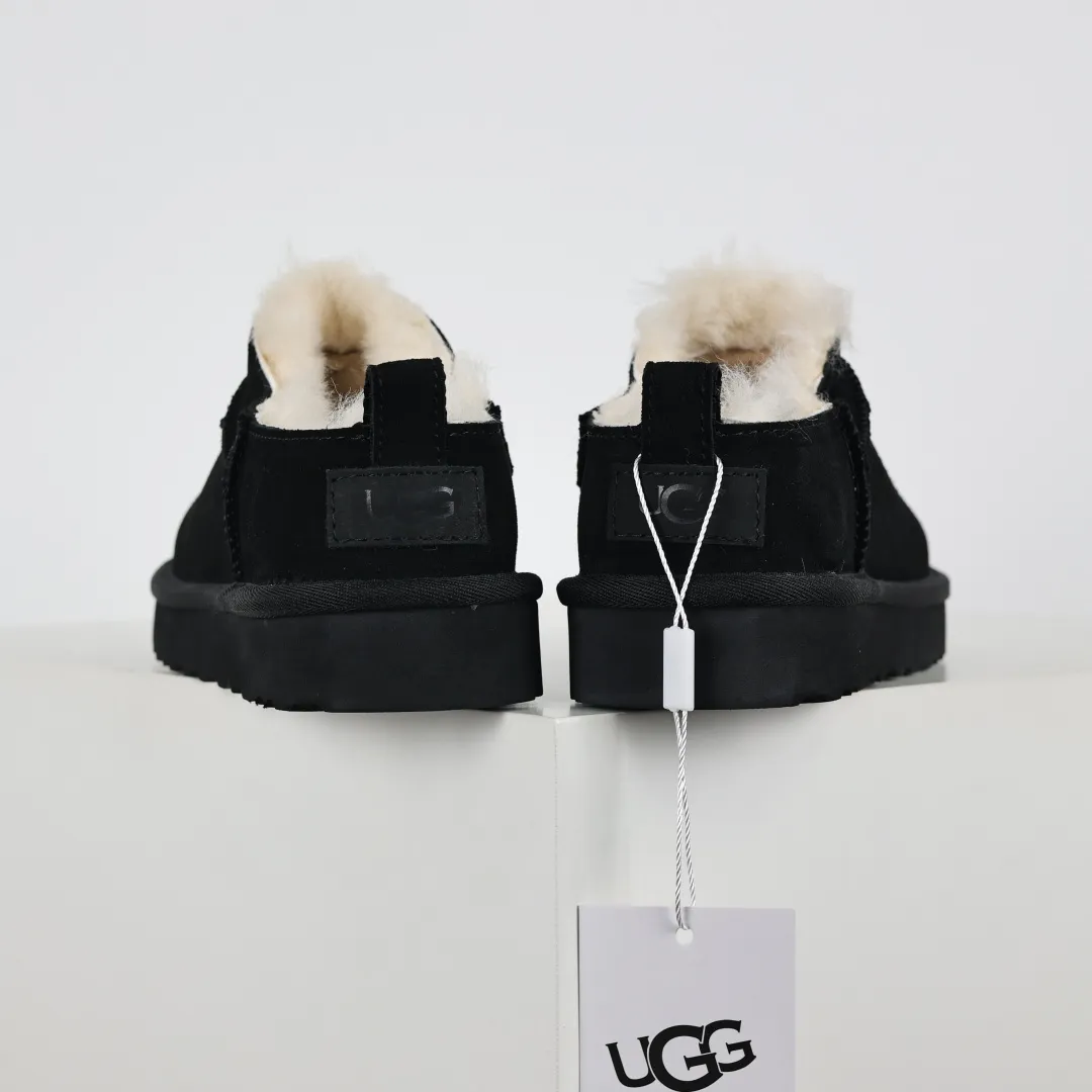 Pick up locally 💰520 Core recommendation Good price Independently developed original outsole, cashmere insole, keeping warm in winter, suitable for home use. In recent years, uug has launched a style series, which is partially skewed towards the preferences of young consumers, and has also been at the forefront of fashion trends. Shoe body material, water-repellent coated suede upper, 17mm UGGPURE™ implanted wool insole, lightweight non-slip and comfortable rubber outsole, with brand LOGO, complete packaging, size: 35 36 37 38 39 40